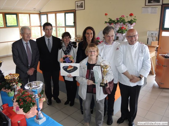 Christiane BECOUZE reçoit sa récompense
