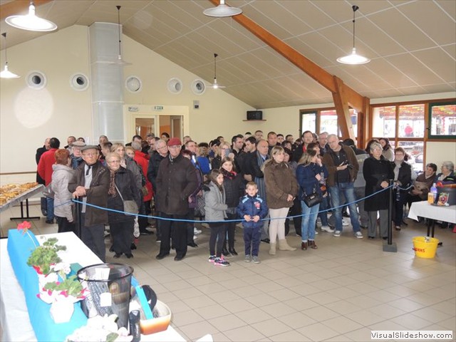 le public nombreux pour les discours