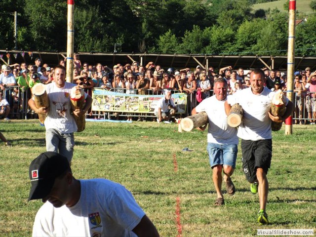 les bucherons en terminent en 4mn24s