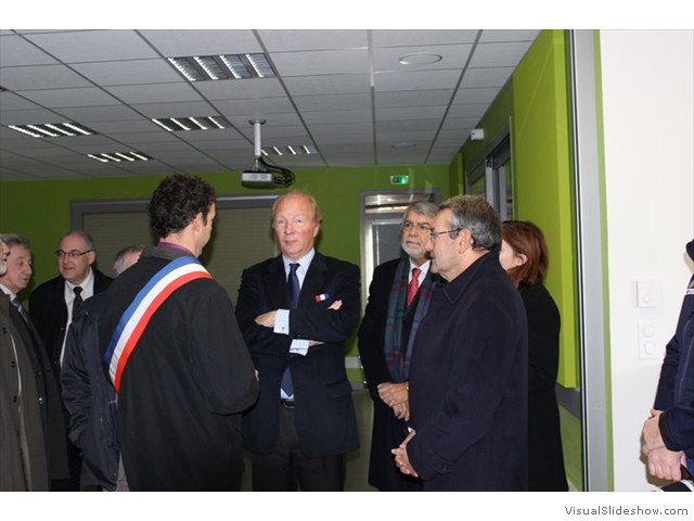 les personnalités visitant la salle