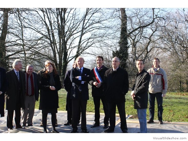 les personnalités devant la nouvelle couverture de l'école